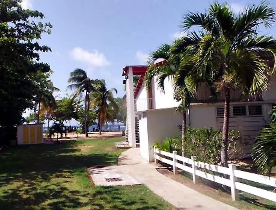 Apartment Fleurs, Mer, Colibris. Plage L'Autre Bord Le Moule