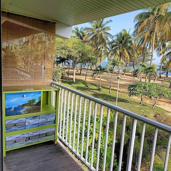 Apartment Fleurs, Mer, Colibris. Plage L'Autre Bord Le Moule Guadeloupe