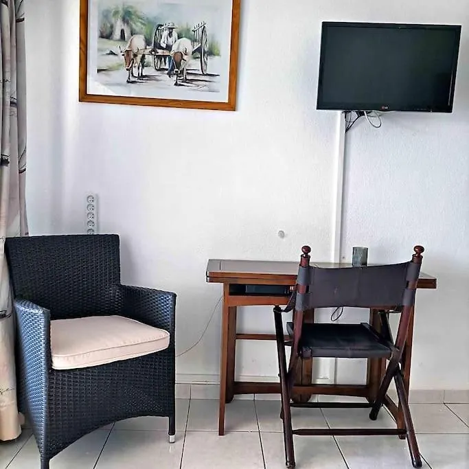 Apartment Fleurs, Mer, Colibris. Plage L'Autre Bord Le Moule